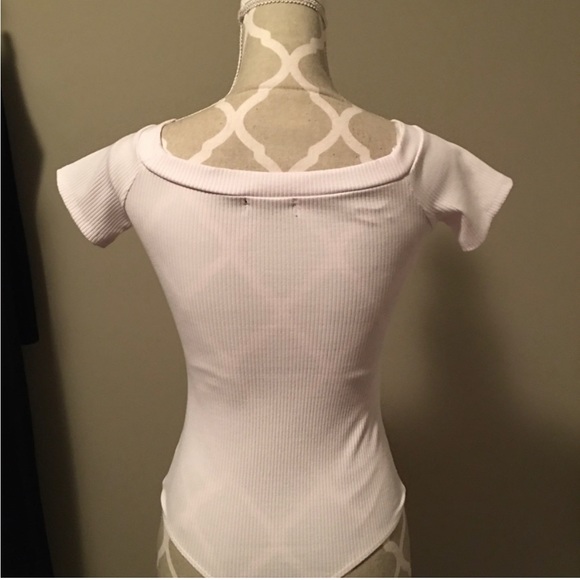 4 blouses!! - Picture 7 of 8